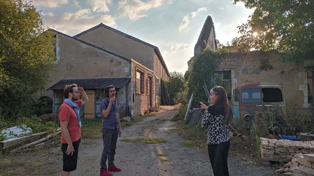 aureldenaes's tweet photo. ✨ Exposition AU TOUR DES COMMUNS ✨

Retrouvez notre exposition, avec @fannylebrech, revenant sur nos 5 mois de recherche-voyage à vélo explorant 75 initiatives collectives

⚡ À @Ess_pace  (Paris 13)
📅 du 24 mars à juin 2023 

👉 https://t.co/KZJSVdPdvy

#tierslieu #communs https://t.co/cFmuKw3iRV