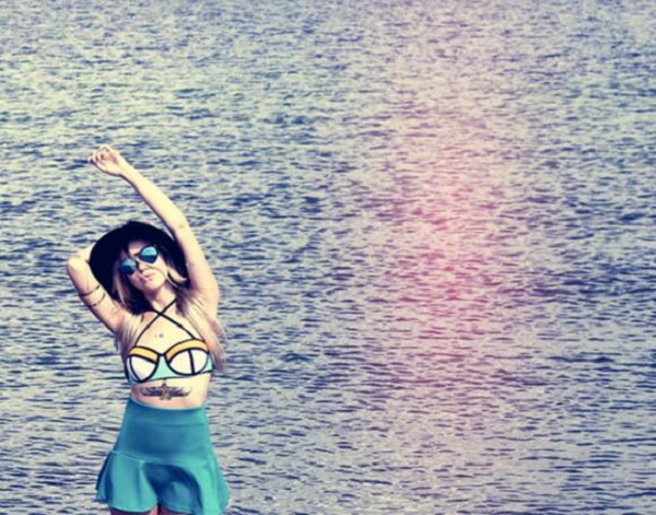 evashoppingvn's tweet photo. Kết hợp bikini với khăn quấn, đầm, chân váy hay sơ mi hay quần jean đang trở thành mốt hiện nay mà các bạn trẻ đam mê, sáng tạo, đem lại https://t.co/TPPZxgKon9 https://t.co/PnXSooRsxW