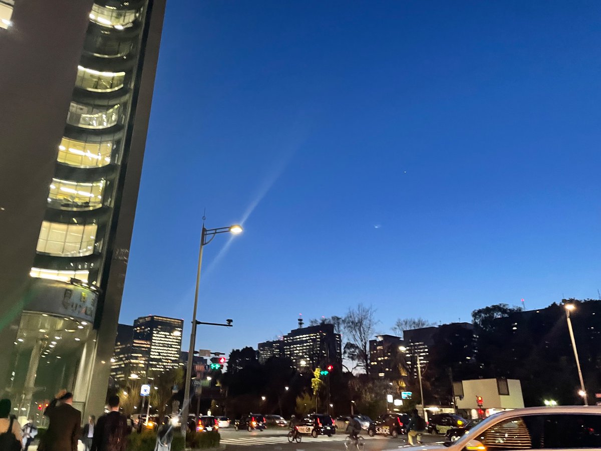 mujimo_jp's tweet photo. 3/22閉廊しました✨
今日はキッズも来てくれ、来場者限定公開のGAMEにトライ✨
キッズ→「無地馬」なんて読むの？「むしば？」
なんていう可愛い質問も♡
日本画とデジタルアート展示してます。
https://t.co/mlRd13ZMtB #mujimo #個展 #銀座桜通　#galleryizu #powjapan #snowboard  #niseko #無地馬 https://t.co/QCEpXv5Lcw