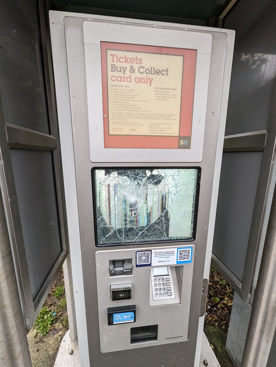 ChrisLStark's tweet photo. @Se_Railway I'm unable to collect my tickets at Dumpton Station as the machine has been vandalised. No one is answering the assistance point. Assume the train staff can print my tickets? https://t.co/GFUV5B2tX9