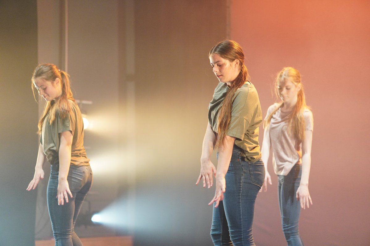 Final call for dancers 11 - 16 years who want to join our Experience Day taking place on the 8th April.

We offer dance training in Ballet, Street and Contemporary. 

Register to book your place - bit.ly/Events-SD