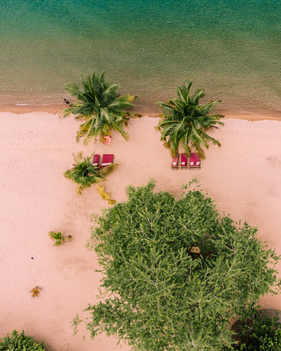 SafarisBurundi's tweet photo. Découvrir les beautés de  la nature du BURUNDI. C'est notre mission ;la nature désigne l'ensemble de la réalite ,des merveilles; voici Sunstone beach kagongo2 Rumonge province crédit  @KevinMUGABE8 #Abatwip https://t.co/fkBMq7K4nq