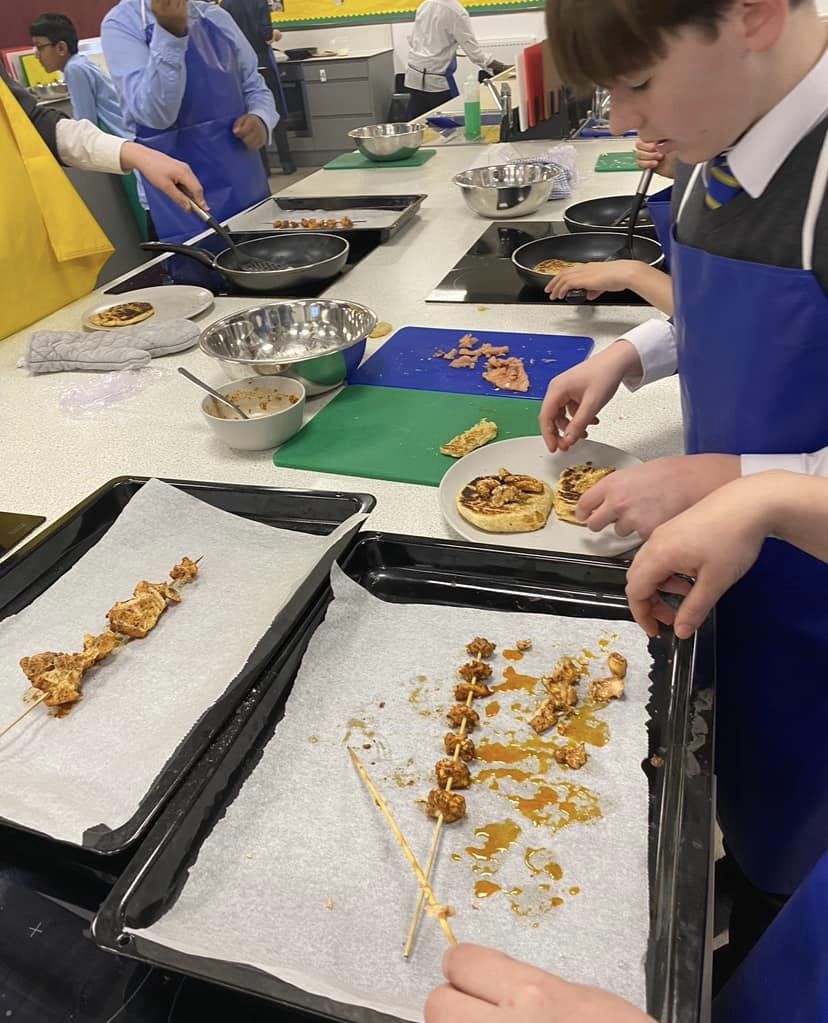HeroesFish's tweet photo. "I've never cooked fish" ... #FishHeroes students across the UK continue to show their fab fish food skills! What will they cook next? #fishisthedish @AlaskaSeafoodUK @alaska_seafood @FoodTCentre @HeroesFish @FishmongersCo https://t.co/IWCjqmctXc