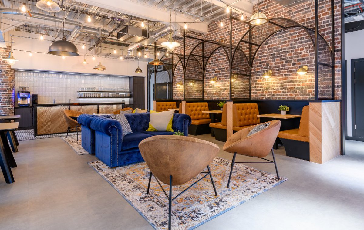 workrestplayni's tweet image. CHELSEA has a distinctive deep seat for maximum comfort. The strong tubular black frame holds the generous shell, while the legs add to its striking style. Available in a range of luxurious and warm fabrics...

#modernseating #chelseachair #interiors #wrp