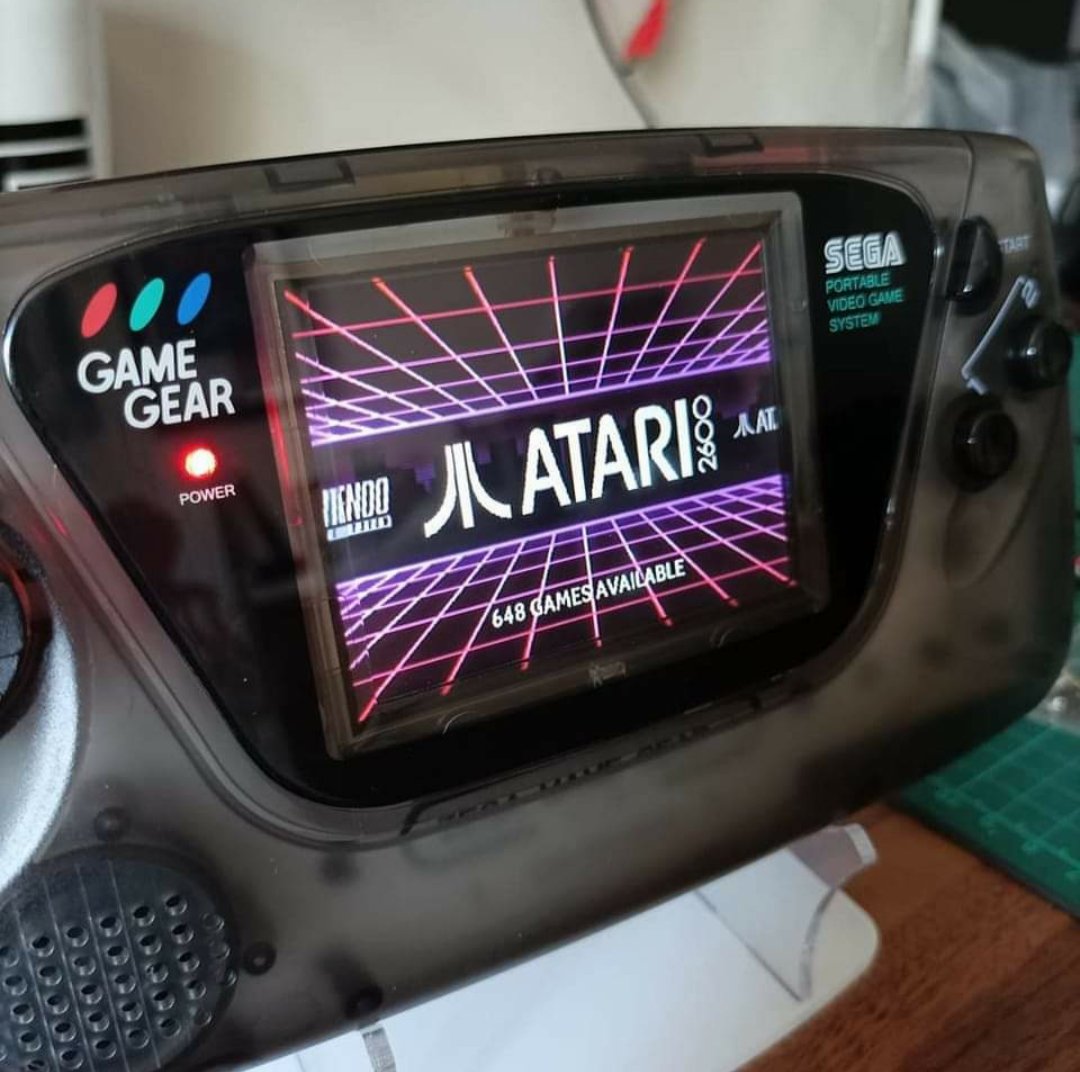 ZarcadeUK's tweet photo. Hard question - which one do you like the best if you had to choose one!?  #gamegear OR #gameboy https://t.co/EygD45074Y