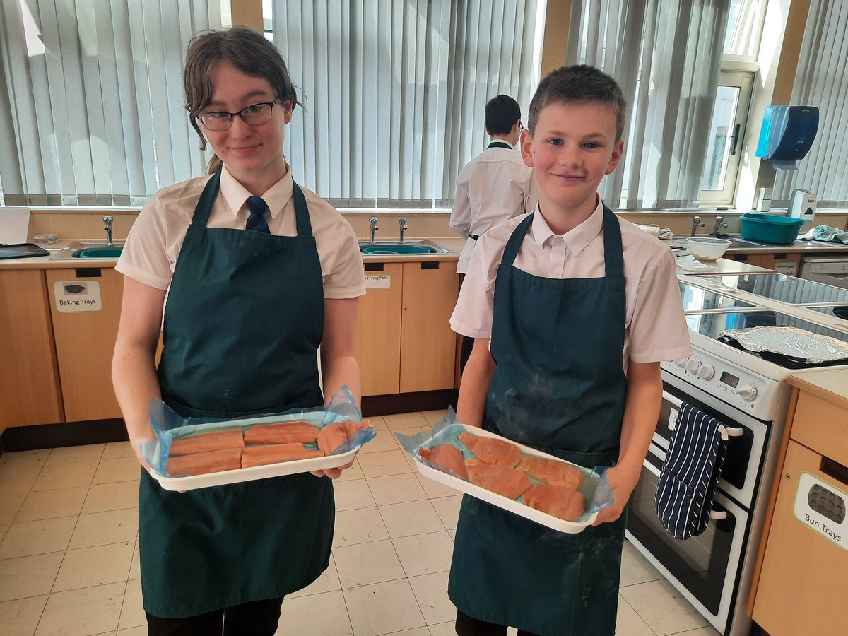 FoodTCentre's tweet photo. "I've never cooked fish" ... #FishHeroes students across the UK continue to show their fab fish food skills! What will they cook next? #fishisthedish @AlaskaSeafoodUK @alaska_seafood @FoodTCentre @HeroesFish @FishmongersCo https://t.co/l1ZHRCGZse