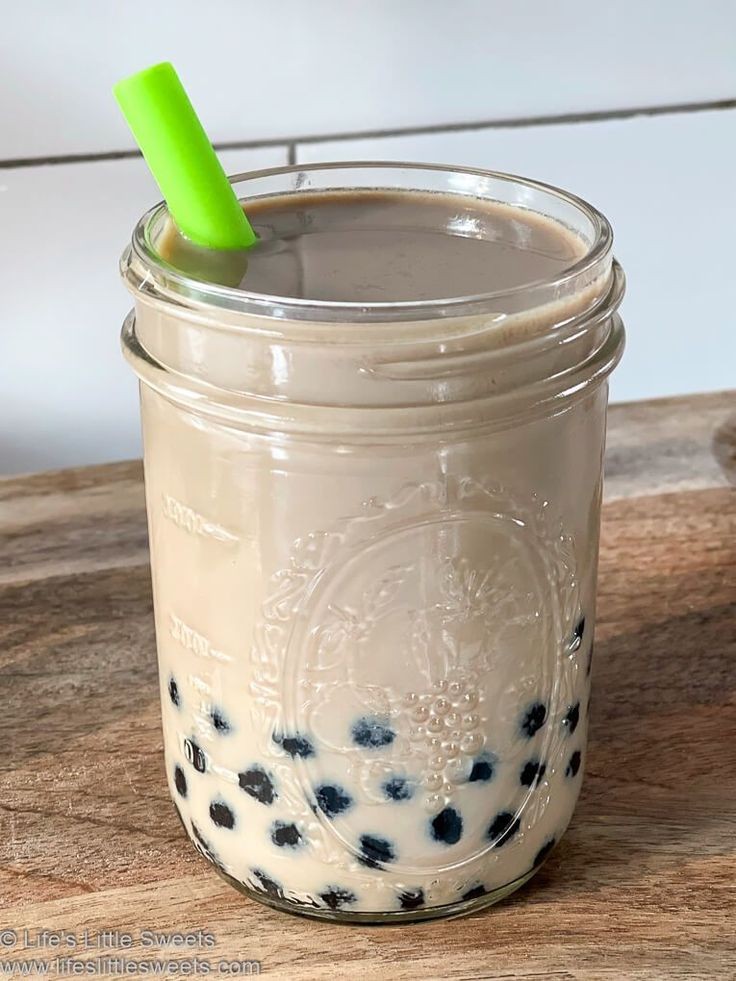 twosetcafe's tweet photo. delivery for @h2gm08 🎶❤️☕

*ttou plays softly in the backround*

twoset's brought you some soup with sweet, hot bubble tea. they are carrying some b2tsm enamel pins and there's a note attached from schery. ^-^

enjoy your stay! ❀ ◎^-^◎ ♡ https://t.co/yxgtYP3B38