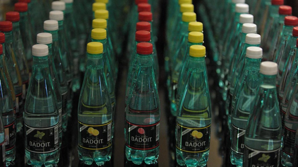 CourrierPicard's tweet photo. La marque #Badoit arrête ses #bouteilles rouges et vertes
https://t.co/lT6Kxv7W5Q https://t.co/VnZzmHox4D