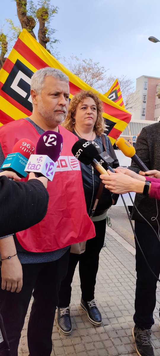 Avui estem davant del Jutjat Instrucció núm. 1 (av. de Lluís Companys, 10) de #Tarragona

Lamentem i denunciem la deriva que ha pres #IQOXE.

No pararem fins que rectifiqui i readmeti al nostre company <a href="/franpi73/">Fran Pizarro</a> 

#ReadmissióFranJA <a href="/ccoocatalunya/">CCOO de Catalunya</a>
 <a href="/CCOOTarragona/">CCOO Tarragona #ElPoderDeCanviarhoTot</a> <a href="/Industria_CCOO/">CCOO de Industria #PactoIndustriaYA</a>