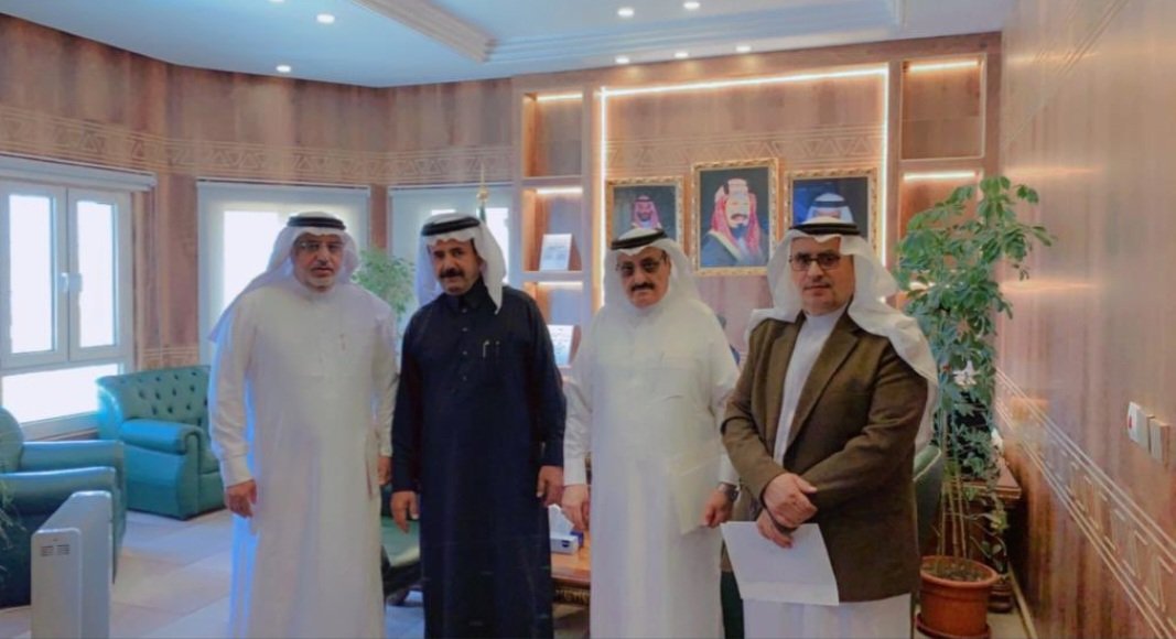 استقبل محافظ #النماص سعد القرقاح بمكتبه اليوم الأربعاء  أعضاء المجلس المحلي بالمحافظة، بعد صدور الموافقة الكريمة من سمو وزير الداخلية وسمو أمير المنطقة بتشكيل المجلس المحلي بالمحافظة في دورته الجديدة، ورحب المحافظ بالأعضاء الجدد مقدمًا لهم التهنئة بهذه الثقة راجيًا لهم التوفيق