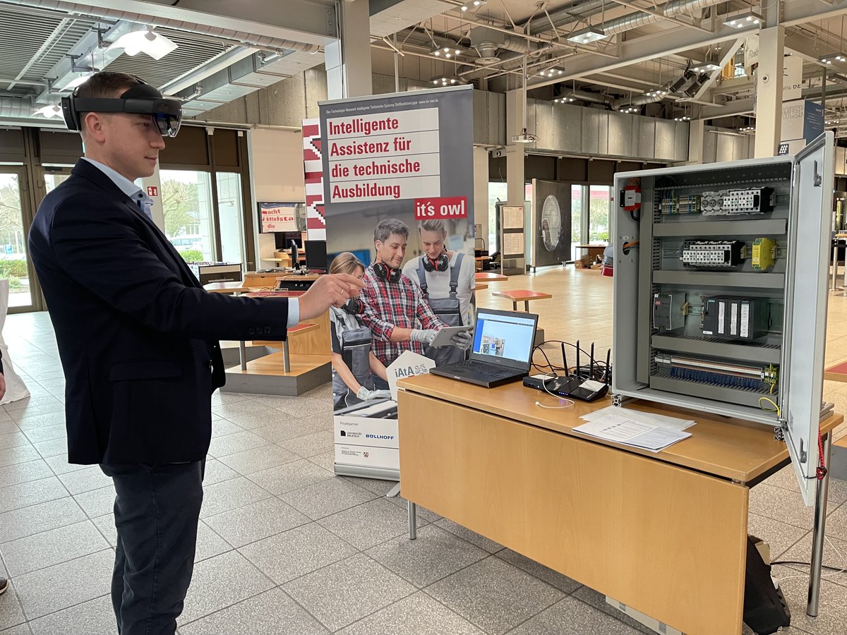 Thema der Strategietagung vom <a href="/itsOWL_Cluster/">it's OWL</a>: #IndustrieZero
Durch spannende Beiträge konnten wir viel über aktuelle Themen &amp; Trends in Richtung #Nachhaltigkeit, #Engineering und #Standorttransformation mitnehmen und uns mit dem Innovationsnetzwerk aus #OWL austauschen.