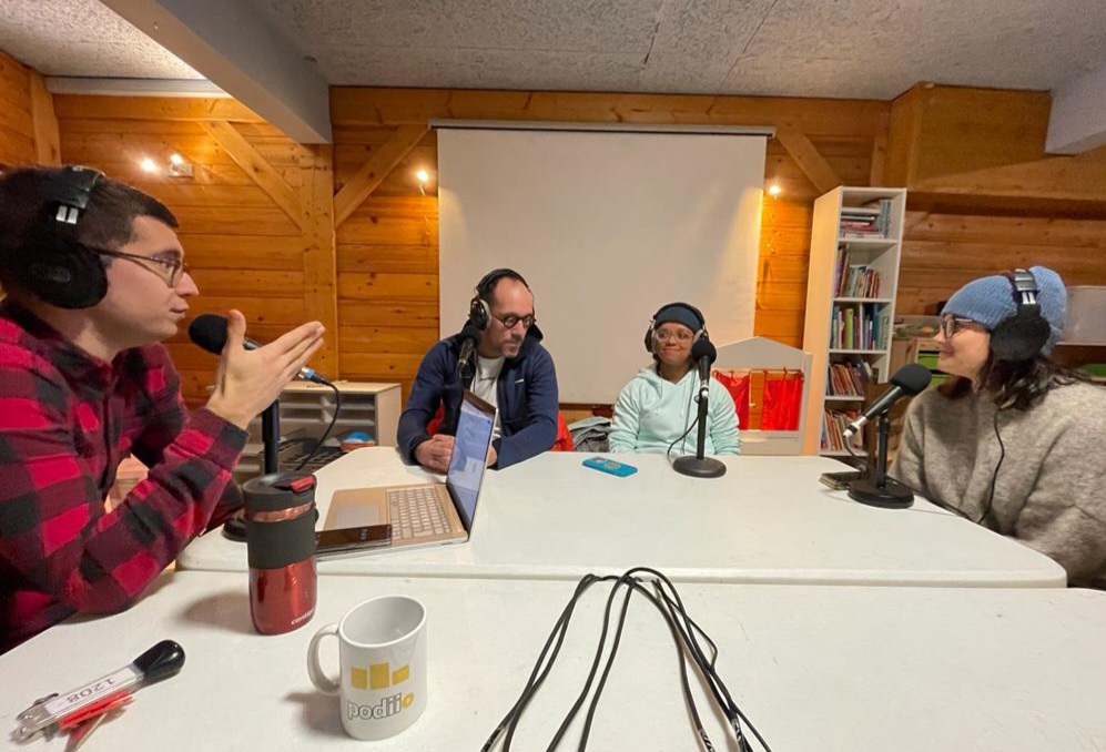 Nouvel épisode du #podcast "Aux Micros d'or" spécial <a href="/Decathlon/">Decathlon</a>, partenaire des <a href="/microsdor/">Micros d'Or</a> en 2022... et bien sûr de <a href="/Paris2024/">Paris 2024</a> 🤝 Il est question de tout ça avec Yohann Diniz, Nelia Barbosa et Magda Nopre au micro 🎙️

🎧 A écouter juste ici ➡️ smartlink.ausha.co/aux-micros-d-o…