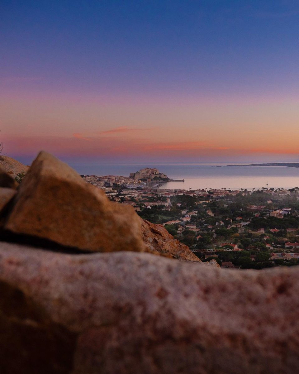 otcalvi's tweet photo. On vous attend à Calvi, en Balagne, pour profiter de cette vue ensemble 💦😍

📷@_david.picture_

#seaview #holidaytime #zen #RBEB #bienetreenbalagne #calvi #balagne #corse #corsica #corsicanlife #peaceful #picoftheday #explorecorsica https://t.co/OVGU7qlUyp