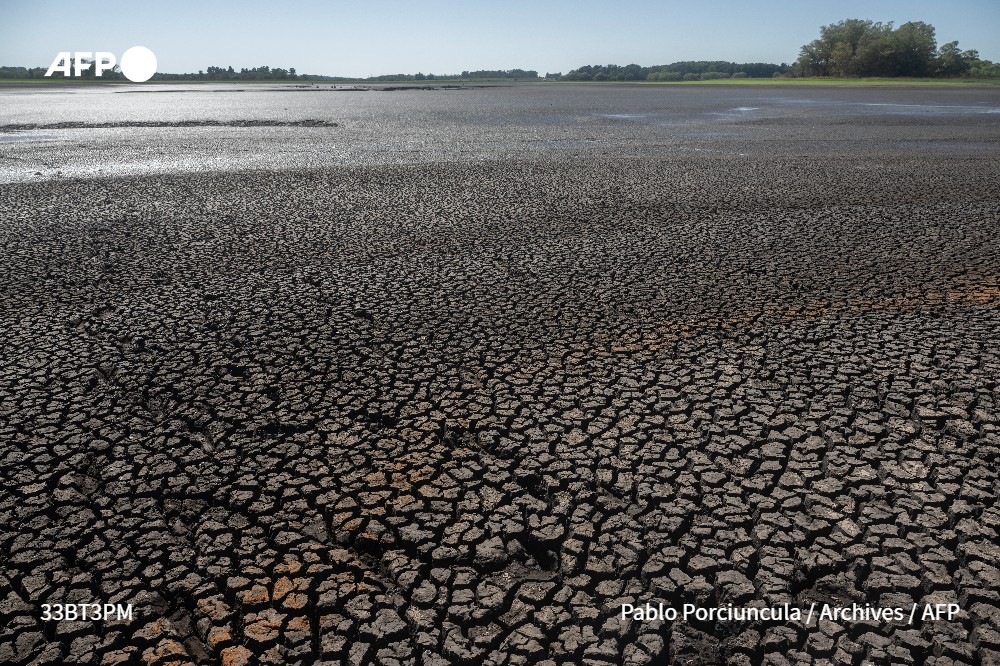 afpfr's tweet photo. 💧 Pénuries, absence d'eau potable, multiplication des sécheresses et inondations... Des milliards de personnes sont déjà frappées par des problèmes liés à l'eau, avec un risque "imminent" de crise mondiale, selon un rapport de l'ONU publié en cette
#JourneeMondialeDelEau #AFP https://t.co/MiUxZB38s9