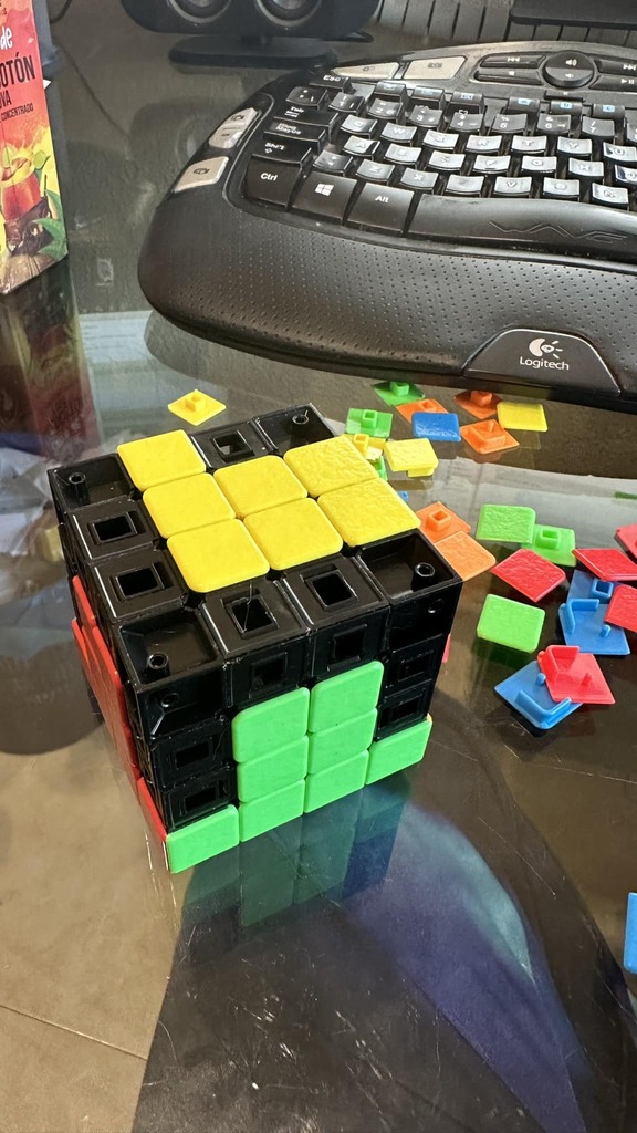gstomahawk's tweet photo. El cubo de rubik 4x4x4 está chupado https://t.co/wRC6UhHCSs https://t.co/TtaNn7OnC0