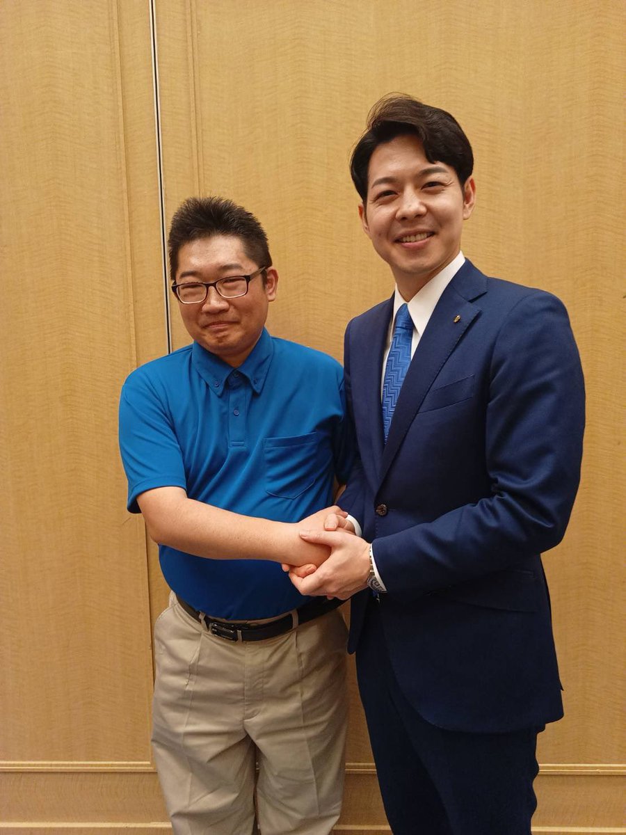 kazuto_dotra's tweet photo. なんと！YouTube 道トラのマネージャーけんみが【鈴木直道知事】と仕事してる！！

マジ応援してます🏕アウトドア関連で何かお手伝いできる日が来ることを願います！
道トラフォロワーの皆んな！リツイート希望！！
#鈴木直道 #道トラ #北海道知事選
@suzukinaomichi  @chappy_kenmi https://t.co/tVX1hm0Jy0