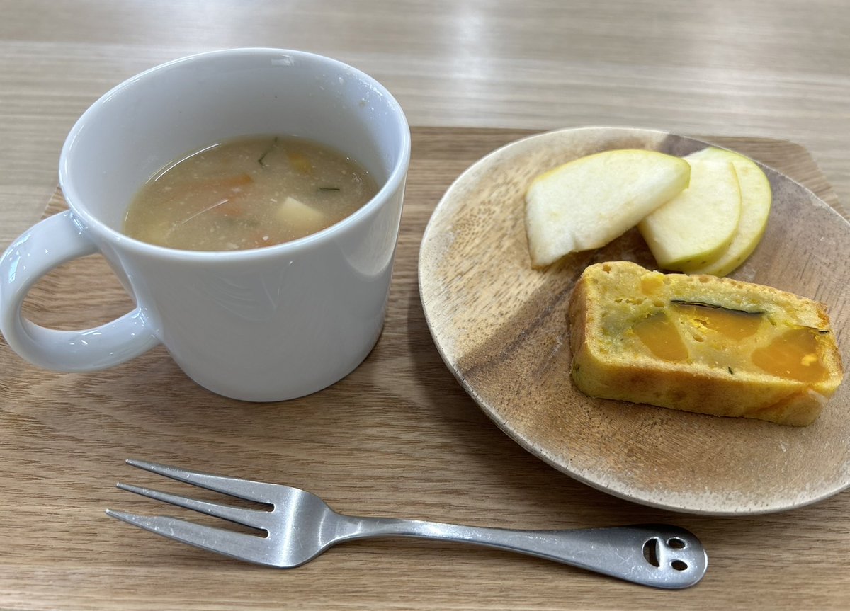 kidsstyle44's tweet photo. ３月22日のおやつ
かぼちゃのパウンドケーキ、りんご、お味噌汁
#放課後デイサービス
#児童発達支援
#放デイ
#発達
#発達障害
#食育
#療育
#オーソモレキュラー
#オーガニック
#グルテンフリー
#カゼインフリー
#無添加 https://t.co/fR6rGJd2WX