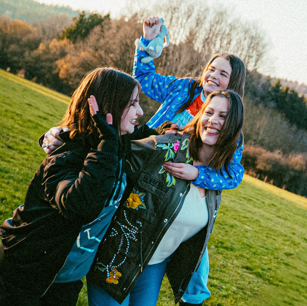 FloorJansen_'s tweet photo. Bringing past &amp; present together for 'My Paragon'!💜 It was surreal working with these 2 amazing actresses who portrayed my younger selves in the music video. Memories of my own youth came flooding back. Thank you for helping me bring my vision to life!🙏 https://t.co/eRBMXZUBCK