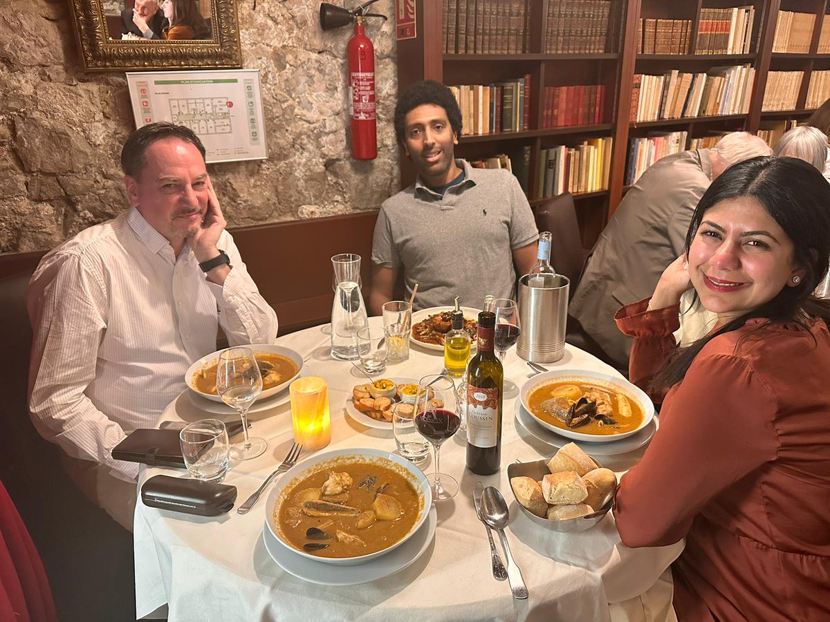 Last night in #Marseilles #PBP hanging out with <a href="/hend_abdelhakim/">Hend Abdelhakim</a> <a href="/ZoeLWhiteley/">Zoe Rahim</a> #MoAlBadawi in amazing #LesArcenaulx restaurant - converted library where they forgot to remove the books.  It had to be bouillabaisse <a href="/learnedlion/">Nigel Clarke</a> ..... you'd have loved it 😄👨‍🍳