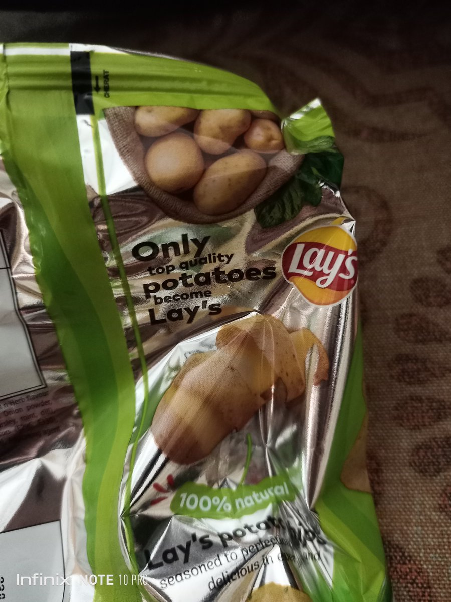 minimee452's tweet photo. @LaysPakistan is this your top quality https://t.co/59Iw1wijco
