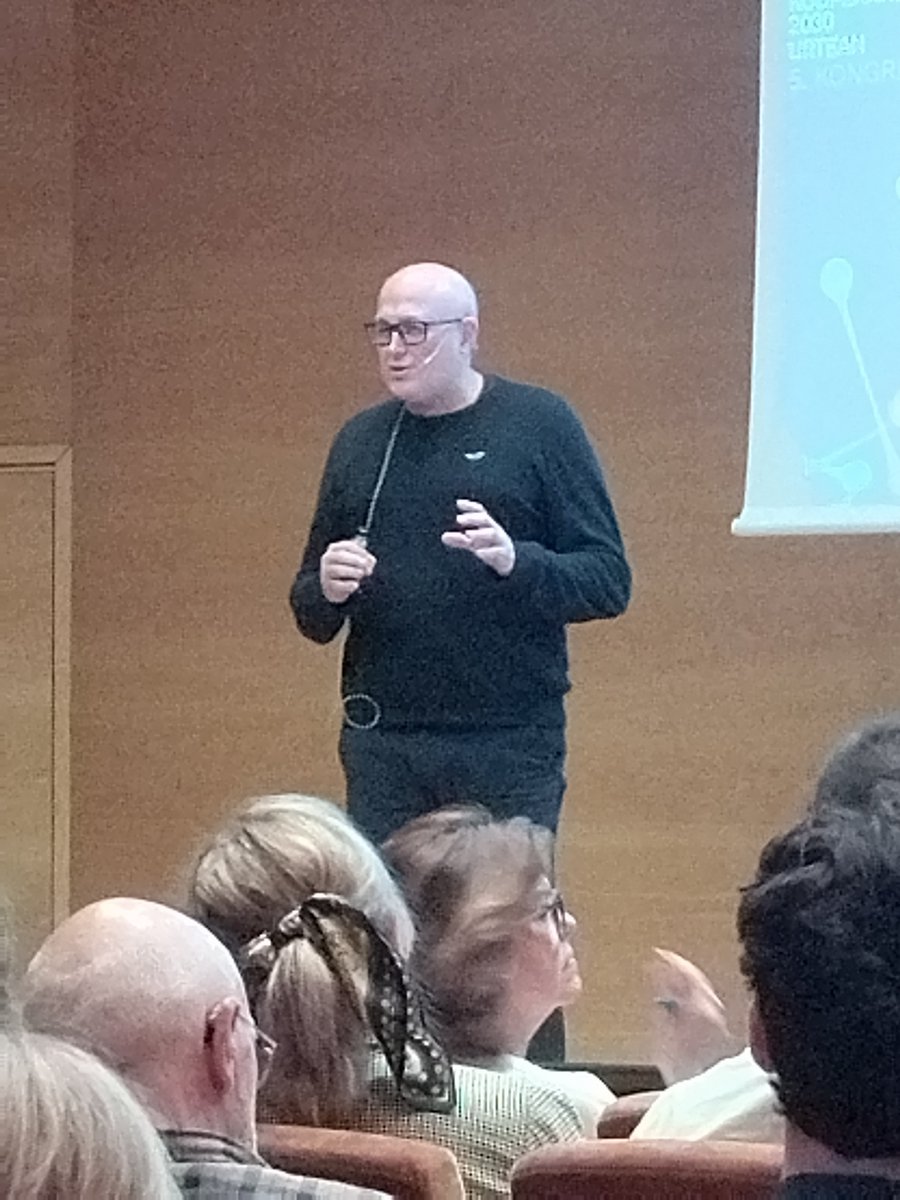 konfekoop's tweet photo. Franciscanas Ana Mogas hezkuntza fundazioko zuzendari den Joan Lloret Muñozek Hezkuntza eremuan aplikagarri diren Big Dataren adibide praktikoak azaldu ditu.
#IrakaskuntzaKooperatibak2030urtean https://t.co/bf5Pauc9xI