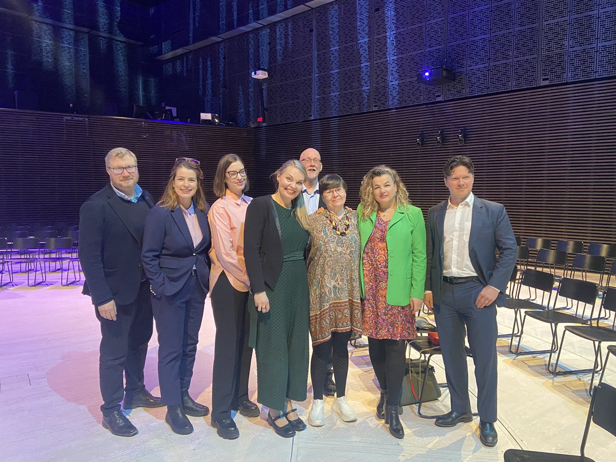 Uusi #Digiohjelma on julkaistu: vm.fi/digitalisaatio… Kiitos <a href="/MarjukkaSaari/">Marjukka Saarijärvi</a> <a href="/NuppuStenros/">Nuppu Stenros</a> <a href="/VMuutiset/">Valtiovarainministeriö | Finansministeriet</a> <a href="/ValtteriAa/">Valtteri Aaltonen 🇺🇦</a> <a href="/Anttila_Paivi/">Päivi Anttila</a> <a href="/olliquu/">Olli Kuusisto</a> <a href="/thpoysti/">Tuomas Pöysti</a> <a href="/kankaanrinne/">Joonas Kankaanrinne</a> <a href="/levasma/">Jarkko Levasma</a> <a href="/elisakettunen/">Elisa Kettunen 🇺🇦🇫🇮</a> #digiarkeen #digikompassi