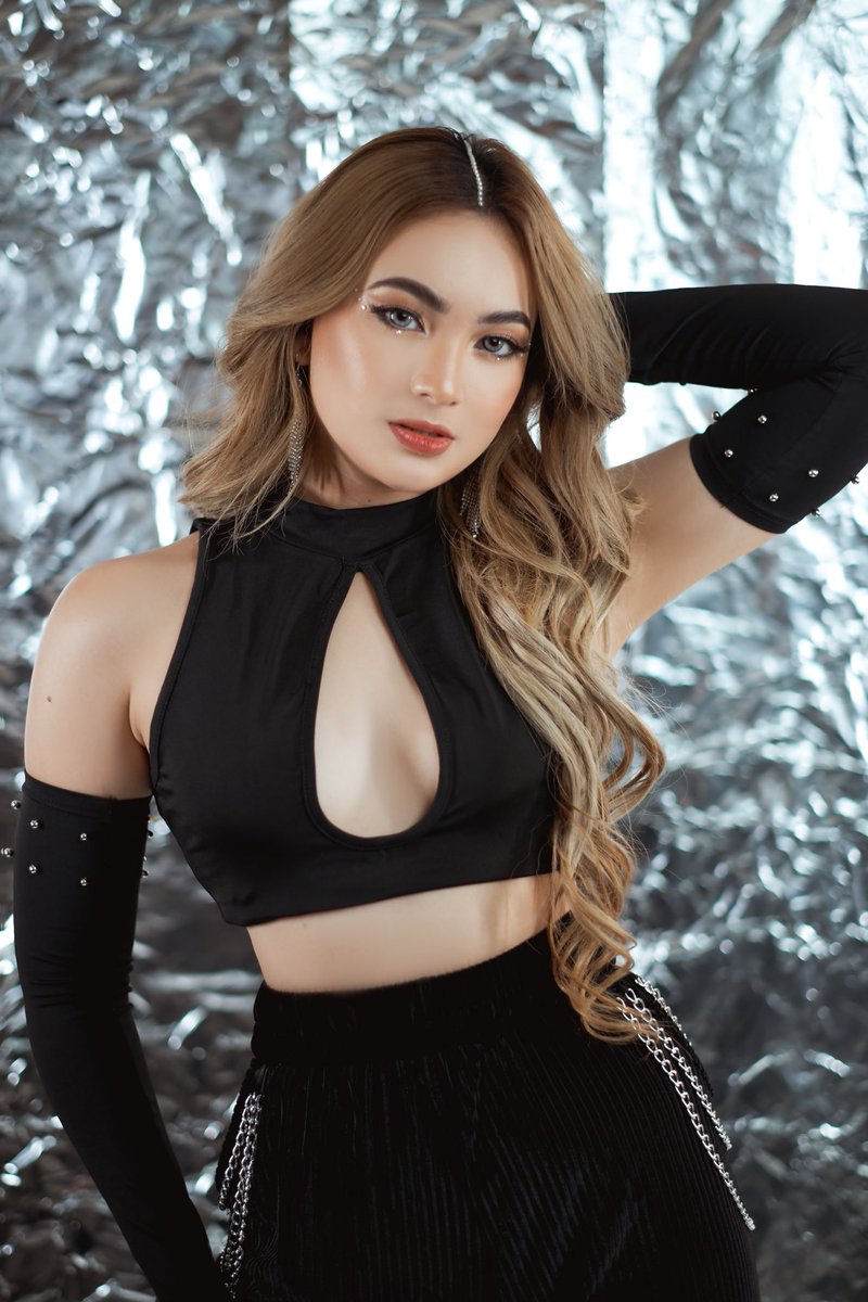 OfficialPpopGen's tweet photo. <HTKL TEASER PHOTO>
Gabh

#HTKLMV 
🗓️ March 24, 2023
HMUA: Geraldyn Cañete
Styling: Gabh 
Photos: Moonstruck Creatives https://t.co/mSE3fELtsh