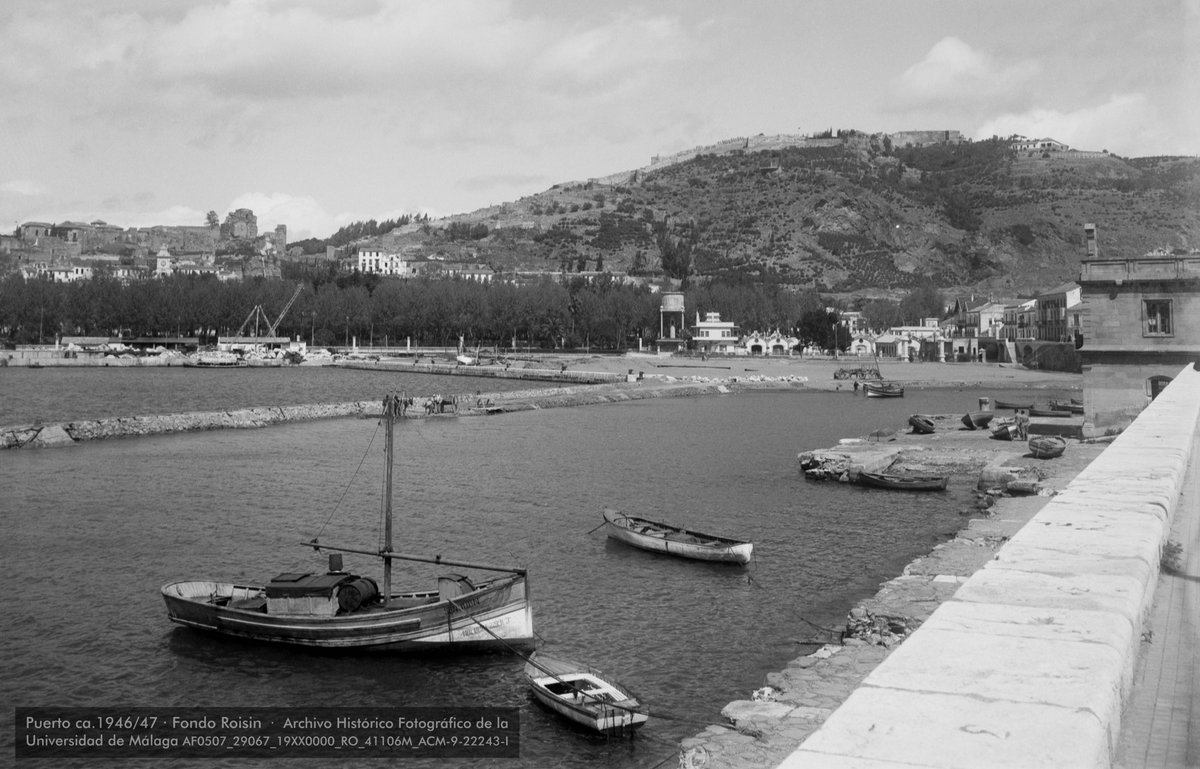 2/4  ...trabajos de relleno, quedando finalizados en su fase principal en diciembre del 47 y terminándose el adoquinado y urbanización del nuevo espacio portuario en el 52/53).