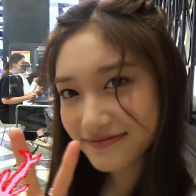 128chivs's tweet photo. "jadi, gimana?"
a han yujin and lee hyunseo onetweet au. https://t.co/xurzP8NPUn
