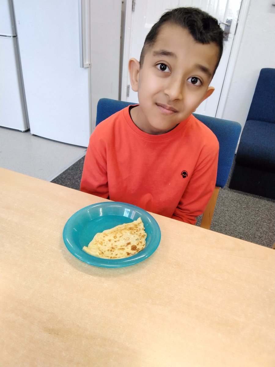 MarlboroughPrim's tweet photo. #shootingstars We have been busy making pancakes this morning. Just like Mama Panya from the story! #instructions #pancakemaking https://t.co/mJeHTpHIlO