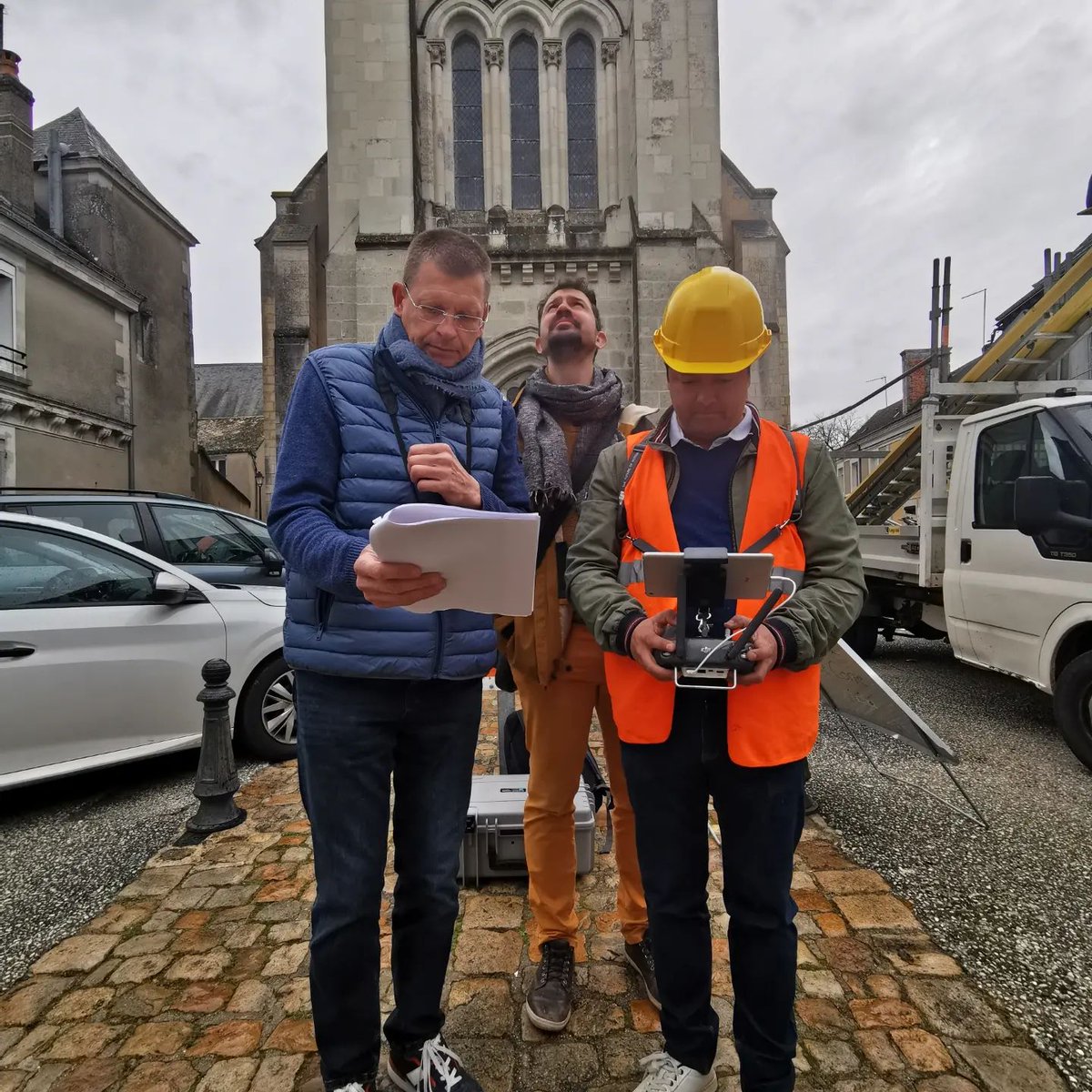 villelelude's tweet photo. DIRECT 🎥🔴 : Ce matin la société @ethernis_drone est dans le centre-ville de la commune pour réaliser de superbes photos et vidéos vues du ciel ! Levez lez yeux et vous verrez peut être leur appareil passer ! ✈️😉 https://t.co/tdbOigVHlW