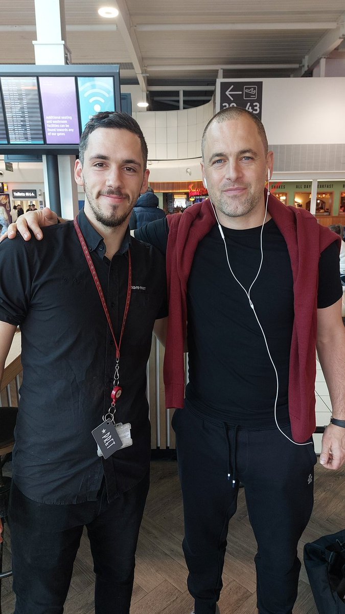 AstroAndrew131's tweet photo. Casually meeting Joe Cole at work 😅👊🏼 https://t.co/E1A4ukd29w