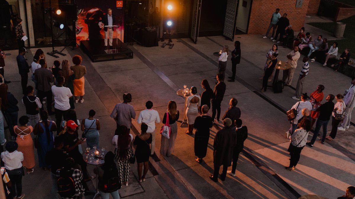 UJArts_Culture's tweet photo. 🔸EXHIBITION🔸
Opening night for DO NOT TRUST THE BORDERS by Wezile Harmans was a success!
Thank you to everyone who enjoyed the evening with us!
#DONOTTRUSTTHEBORDERS
#UJArtGallery
#UJArtsCulture
#ConnectedByCreativity
#WezileHarmans https://t.co/PaiGcguh55
