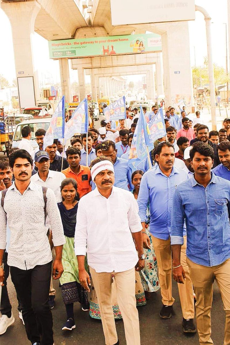 DSP_Karimnagar's tweet photo. డా.విశారదన్ మహారాజ్ 10,000 కిలోమీటర్ల స్వరాజ్య పాదయాత్రలో భాగంగా...373 వ రోజు (22 .03.2023)న #మేడ్చల్ జిల్లా, ఉప్పల్ మండలం, నాగోల్ ప్రాంతం లో స్వరాజ్య పాదయాత్ర కు ఆహ్వానం పలికిన #BC_SC_ST ప్రజలు.
#SwarajyaPadayatra #DrVisharadanMaharaj #DalithShakthiProgramme https://t.co/fsNRVjmlbe