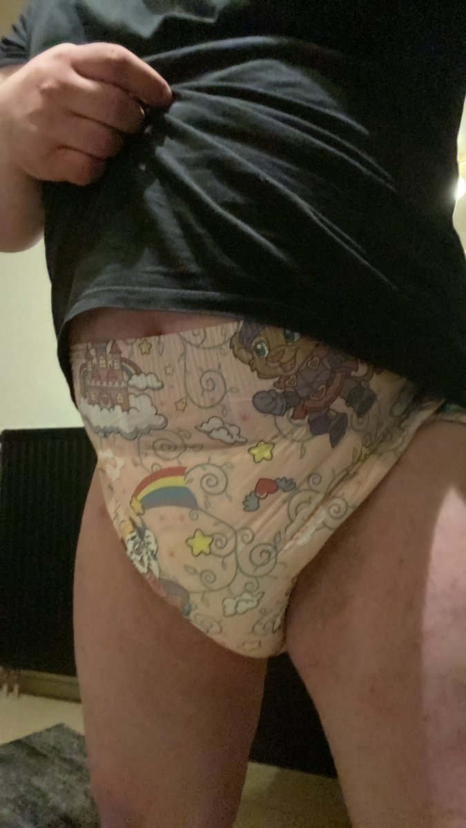 HerrinLaura6's tweet photo. Guten Morgen an alle Herrinen,Babys , das Sklavenvolk und alle anderen die sich hier so rumtreiben. Ich wünsche euch einen schönen guten Morgen hat mein Baby nicht süße windeln 😀😀

#FinDom #Herrinen #sklave #zahlsklave #baby https://t.co/Bx6U73BsmS
