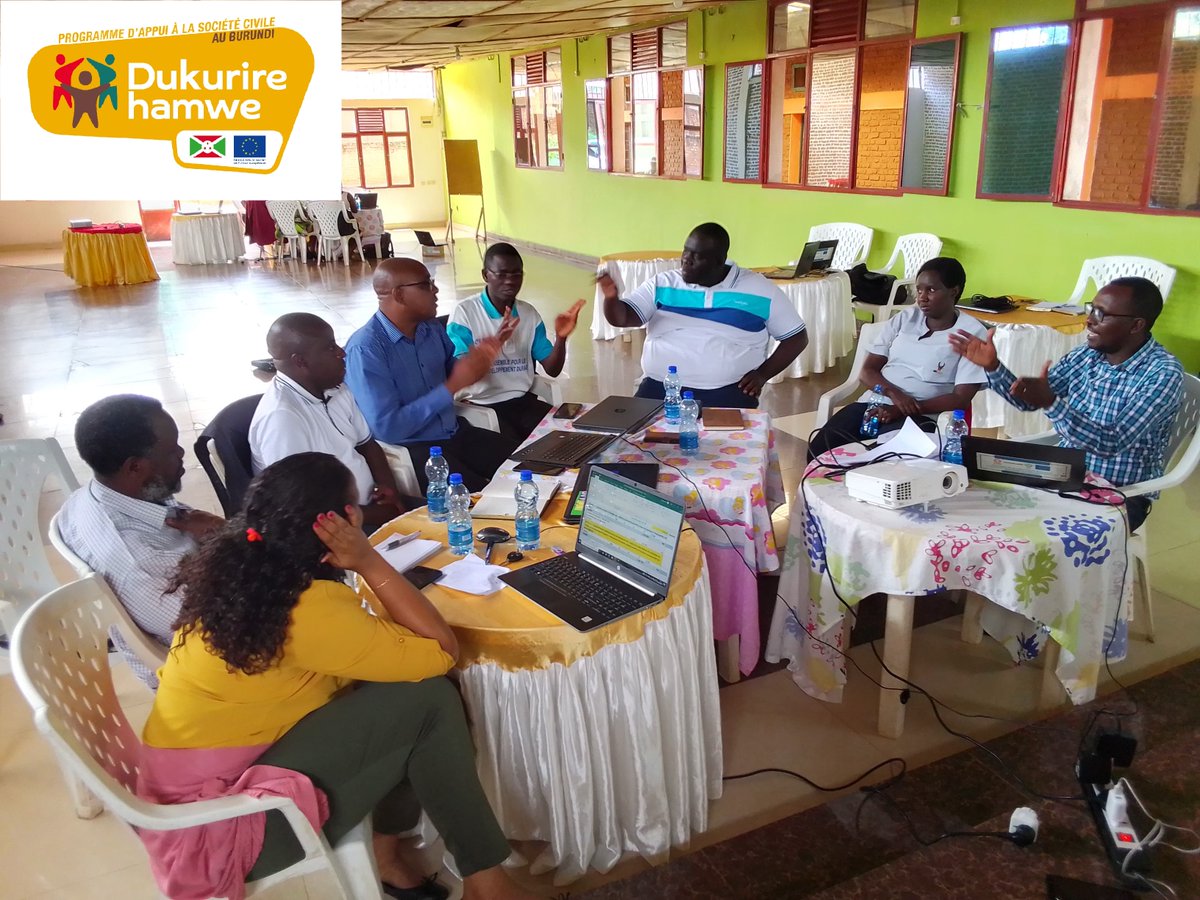 DukurireHamwe's tweet photo. 1/3 Trois jours d’évaluation des plans de plaidoyer mis en œuvre par les #OSC #Burundi  -aise de six groupes sectoriels dans le cadre du programme #DukurireHamwe financé par l’@UE
@UEauBurundi @CAREBurundi @AABurundi @MininterInfosBi @REJABDI @BurundiGov https://t.co/W7SmLMjZDE