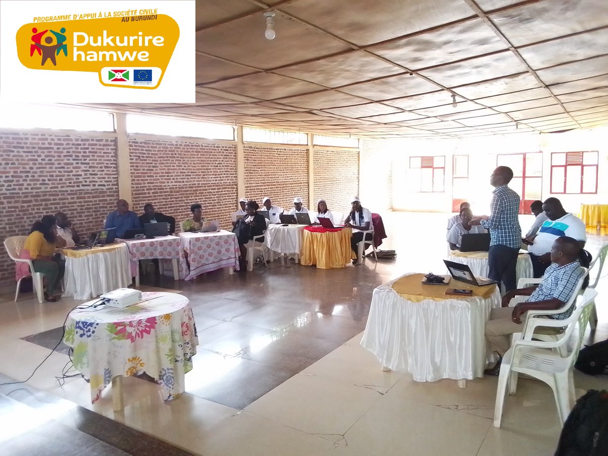 DukurireHamwe's tweet photo. 1/3 Trois jours d’évaluation des plans de plaidoyer mis en œuvre par les #OSC #Burundi  -aise de six groupes sectoriels dans le cadre du programme #DukurireHamwe financé par l’@UE
@UEauBurundi @CAREBurundi @AABurundi @MininterInfosBi @REJABDI @BurundiGov https://t.co/W7SmLMjZDE