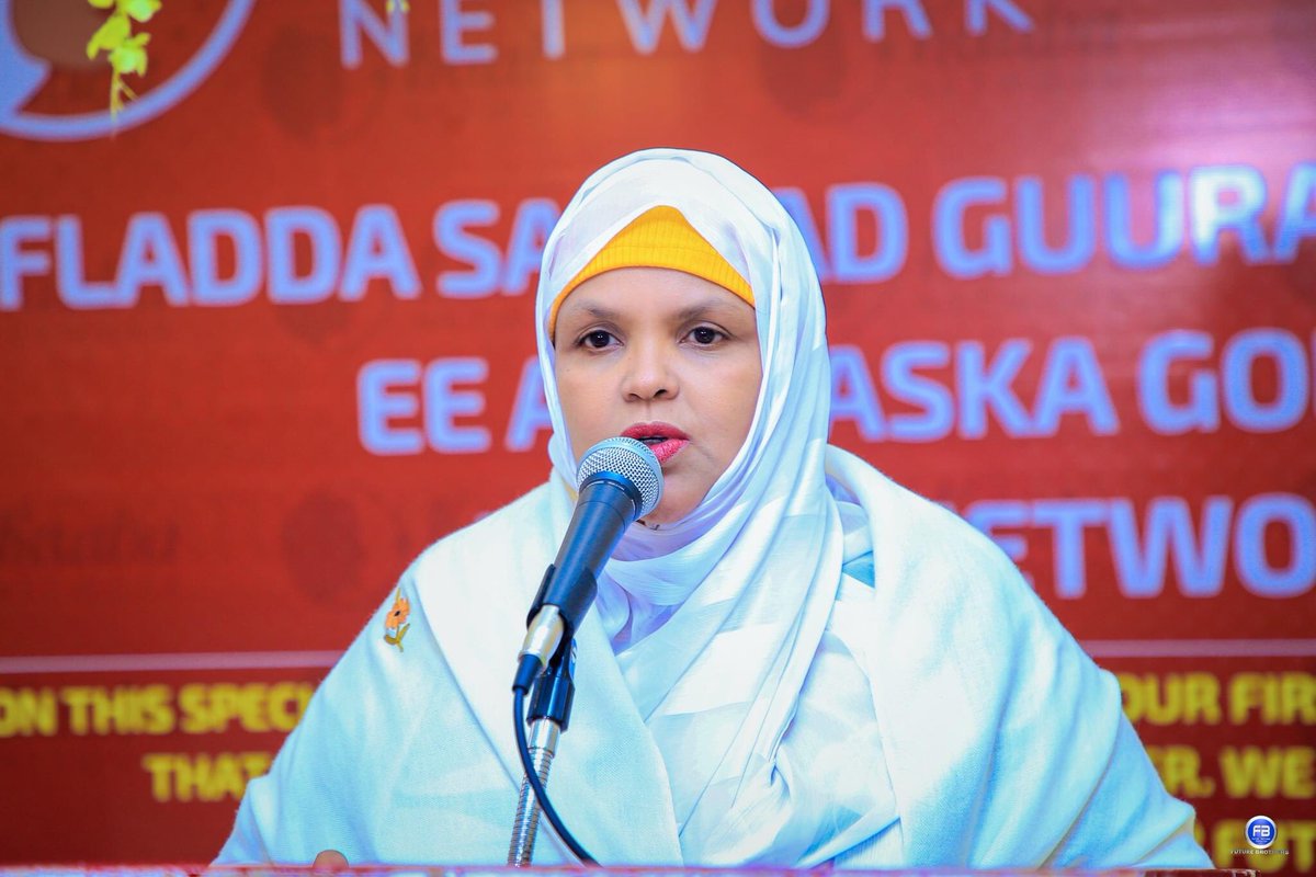 kaabaNetwork's tweet photo. Parents should read to their children for at least 10 minutes at night, this makes the bond between them stronger and children learn to read

- president of burao leaders academy suad abdirahman https://t.co/ZJdQ946RTq