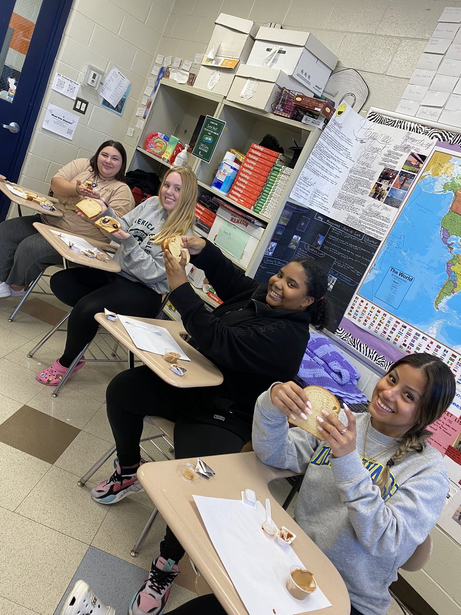 Making various PB&amp;J sandwiches to demonstrate the Diathesis-Stress perspective! #APpsychology