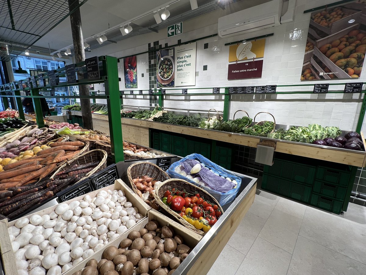 Dauvers70's tweet photo. Ouverture ce matin du 3e Potager City (@CarrefourFrance) à Paris-Réaumur. La visite >> https://t.co/w2V26lmdjw
