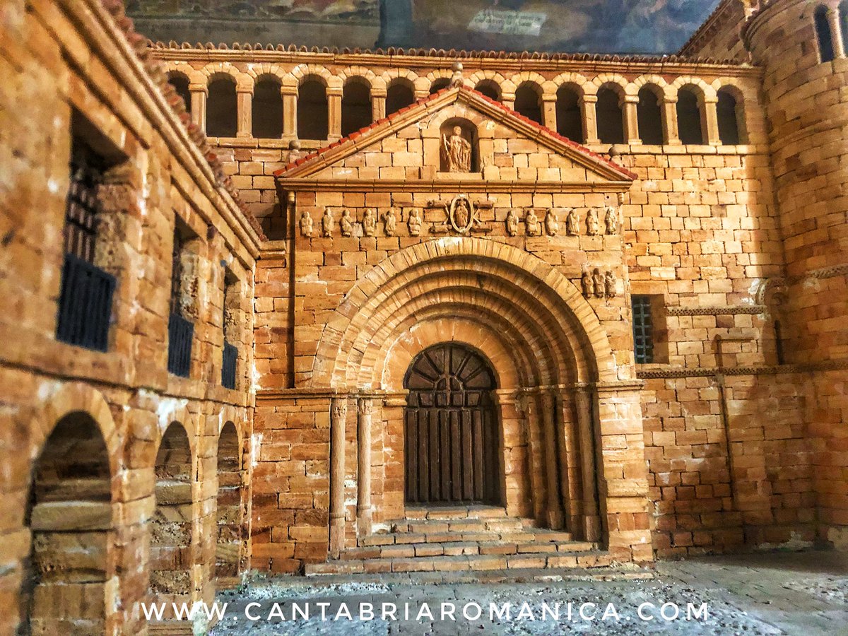 CantRomanica's tweet image. Colegiata Fake. 

En el Museo Diocesano Regina Coeli de #santillanadelmar. 

#maqueta #santajuliana #arte #historia #romanico #medieval