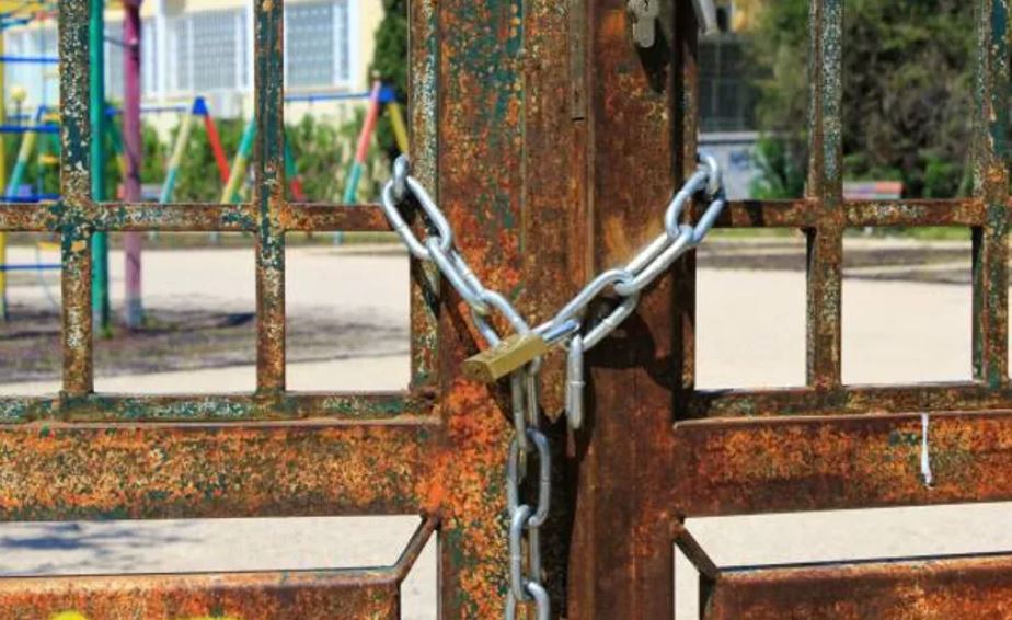 At least 39 #schools have been closed in the past three years because of unsafe buildings, the Government has said. After a woman was hurt by falling cladding at a #Sheffield school, one of our experts <a href="/BethanyPBailey/">Bethany Passmore-Bailey</a> says action is needed to uphold safety bit.ly/3n9DKYM