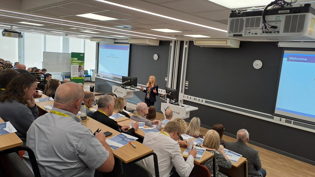 wiganleighcol's tweet photo. Amazing turnout for our latest Business Breakfast 'Networking for Success' this morning.

Big thanks to our speakers who provided great insights, and to all our guests who will surely take lots away to help build their network and connections within the borough @WiganCouncil https://t.co/Tmnauq4wmf