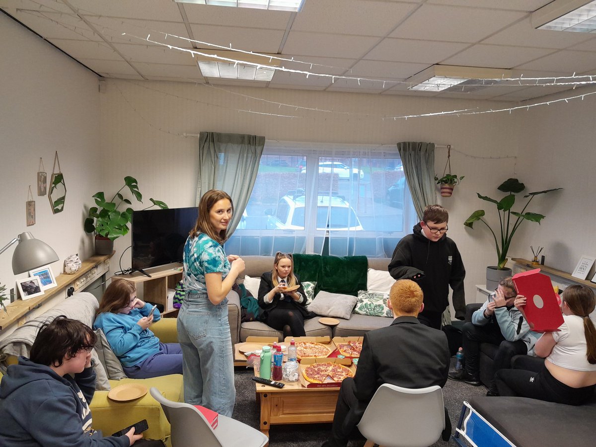 SFADRoutesYP's tweet photo. Great night at our #Routesgroup in our base, playing pool, pizza and lots of fantastic ideas for our upcoming groups, activities and events #codeveloping #beingheard #formingfriendships #supports https://t.co/MUgZfbkTSW