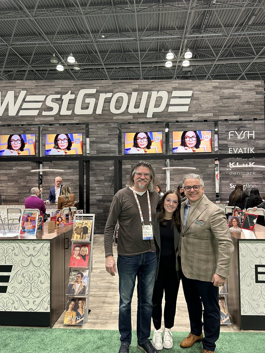 SpinnewynOptic's tweet photo. Great time at the New York show! Had a chance to connect with some of the finest folks I know. Stay tuned for funky new inventory! https://t.co/mfN4xgdM4b