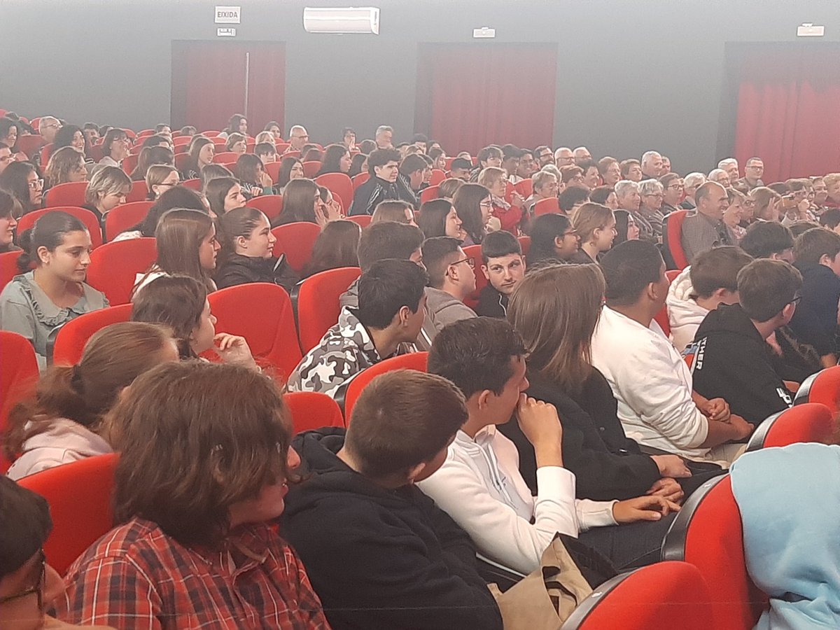 csaamparod's tweet photo. Espectacular representación de ópera y zarzuela, a la que nuestros alumnos de 3° y 4° han asistido. Impresionante ocasión para conocer estos géneros https://t.co/ljzFfjmzFG