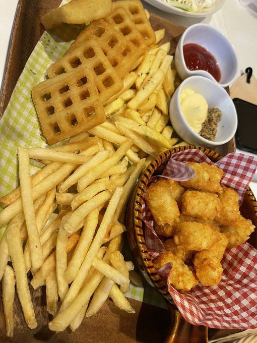 こういう全てが体に悪くて茶色くて中学生な食べ物大好き。元気になるよね食後体調不安だけど 