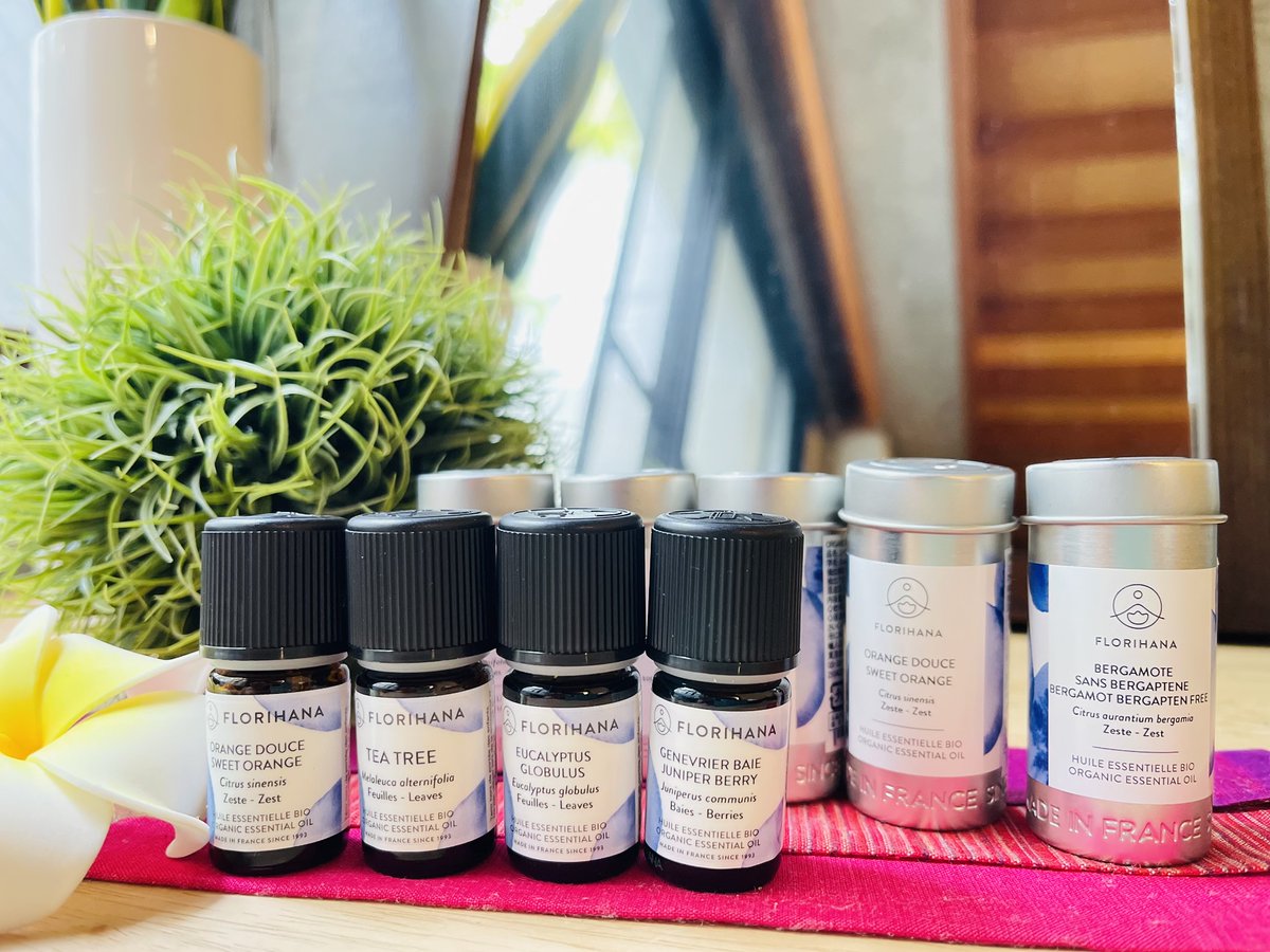 senang_senang's tweet photo. スナンスナンでは、南フランスに蒸留所のある「Florihana」の精油を使っています。
オイルトリートメントやフットバスに、お客様の体調や気候などに合わせて精油を使用していきます。

とてもフレッシュで透明感のある香りなので、特徴のあるココナッツオイルにもよく合います。 https://t.co/B6aYnJd4f7