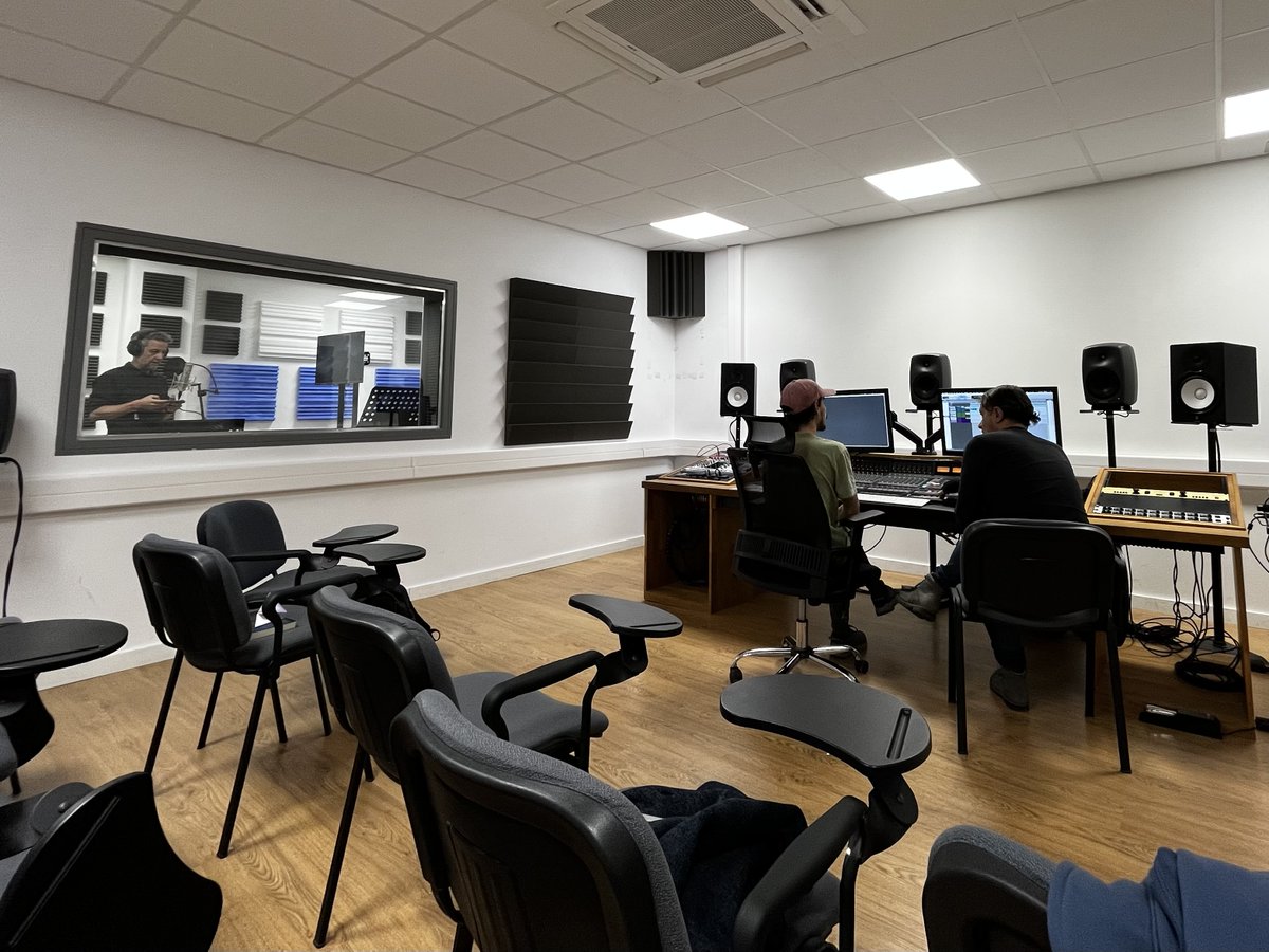 FightingTheRare's tweet photo. Recording and editing sound at @ENTI_BCN
#fightingtherare #lluitantenminoria #RareDiseases #RareDisease #fightlafora https://t.co/f8RXzFogus