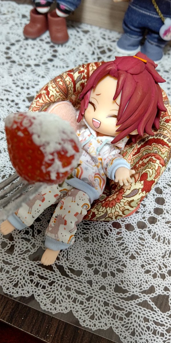 mamisakura_es's tweet photo. 人のお誕生日のイチゴももらっちゃう～🍓

🏀「てっぺんのいちごって美味しいよな～」

#49ensemble https://t.co/vcGKlEdPMM